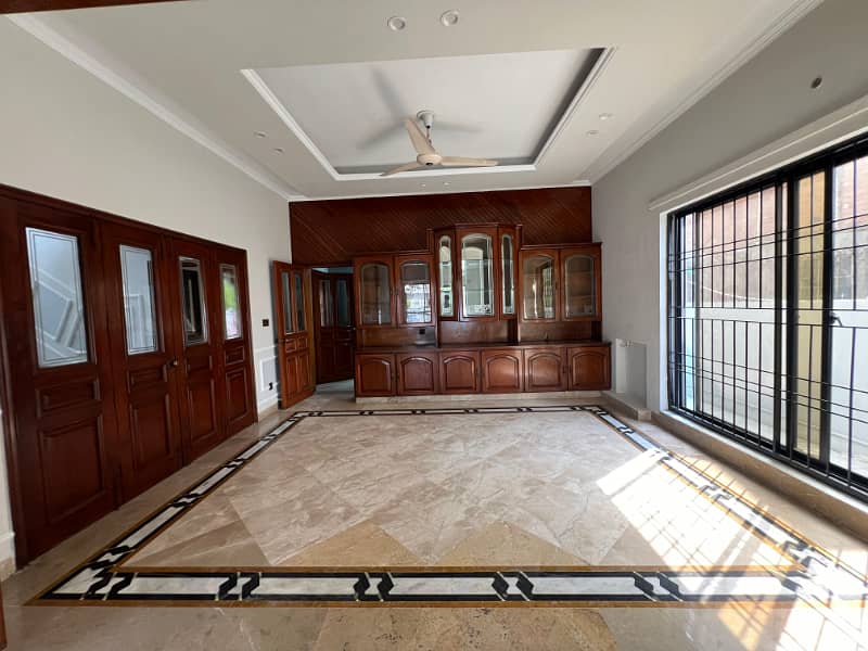 1 Kanal Nice Modern Design House For Rent In DHA Phase 4. 12