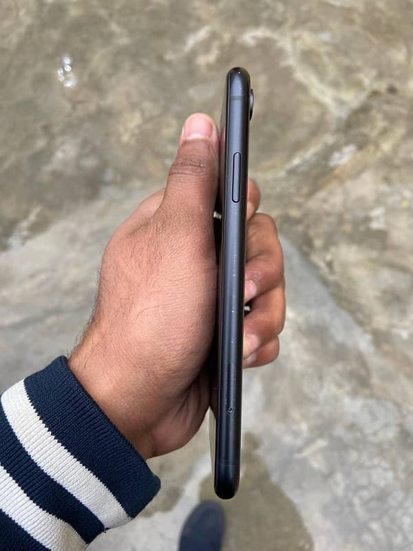 iPhone Xr factory unlock 64 GB 4