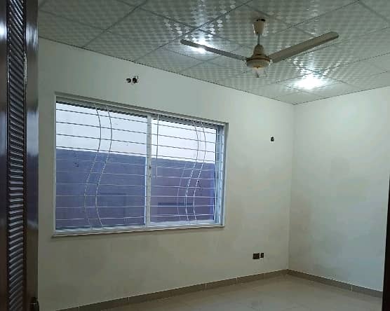 Ideal Building For rent In Upper Mall 4