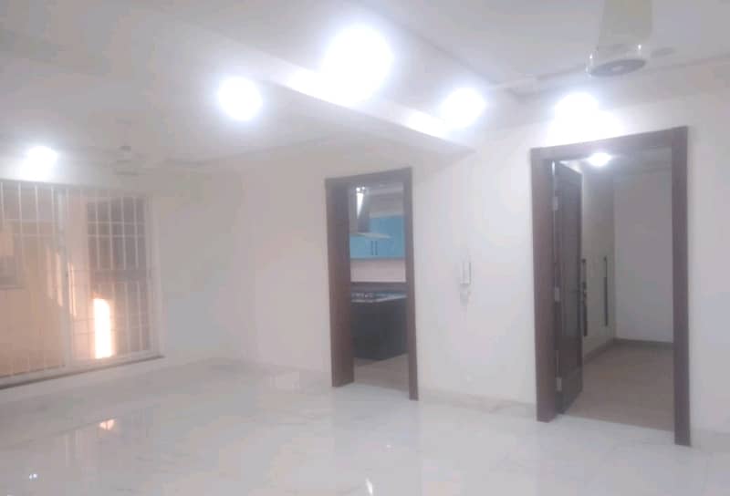 30 Marla House In Central Gulberg 5 For Rent 2