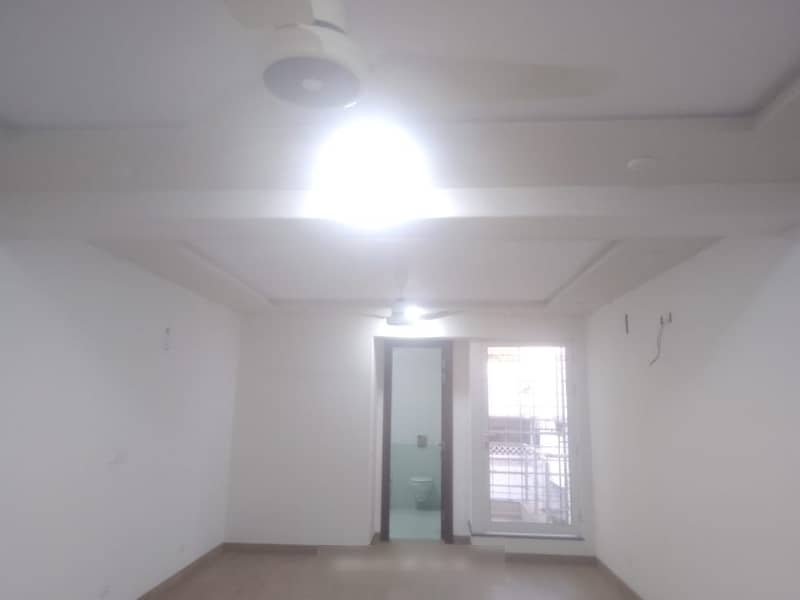 30 Marla House In Central Gulberg 5 For Rent 4