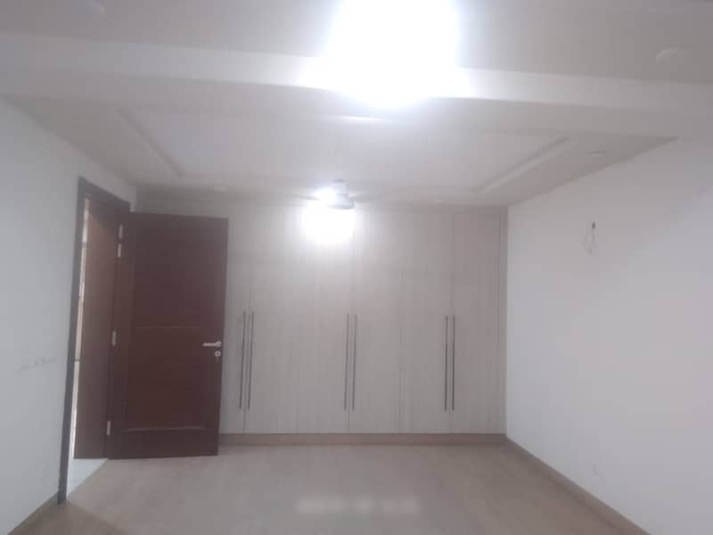 30 Marla House In Central Gulberg 5 For Rent 6