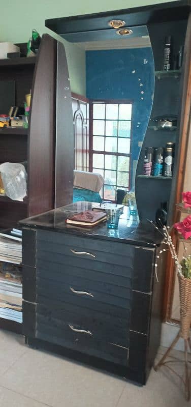 wooden dressing table with mirror 4