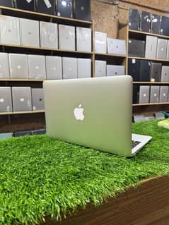 Apple MacBook air 2015 model 8GB RAM 128GB SSD