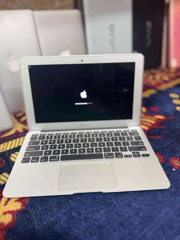 Apple MacBook air 2015 model 8GB RAM 128GB SSD 6