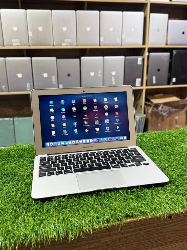 Apple MacBook air 2015 model 8GB RAM 128GB SSD 10