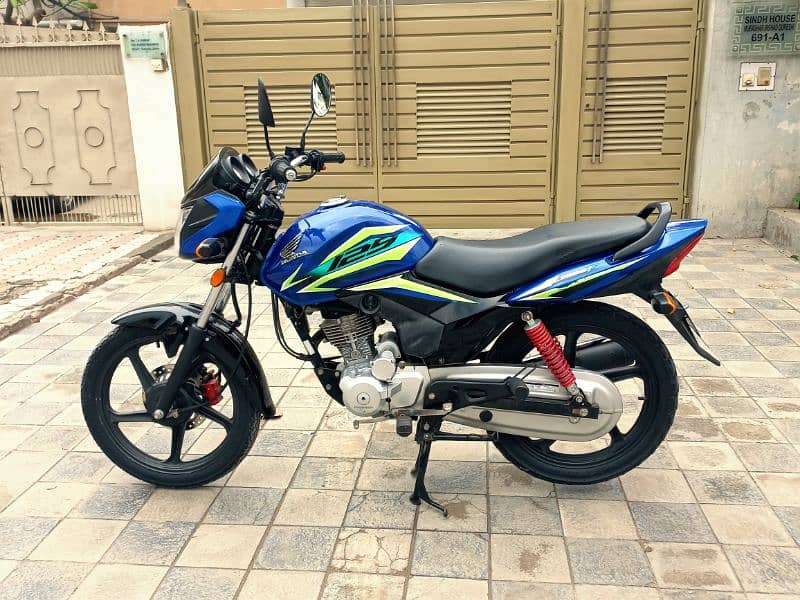 Honda CB 125 F 2023 model original 4300 km driven like new bike 1