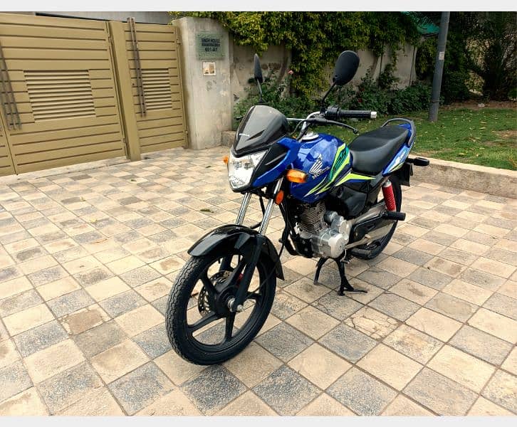 Honda CB 125 F 2023 model original 4300 km driven like new bike 3