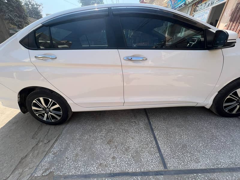 Honda City Aspire 1.5 Automatic 2022 5