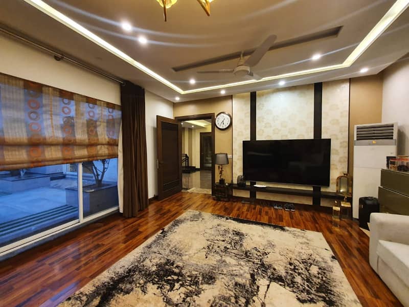 2 Kanal Owner Build Well maintained Modern bungalow for sale in phase 3 13