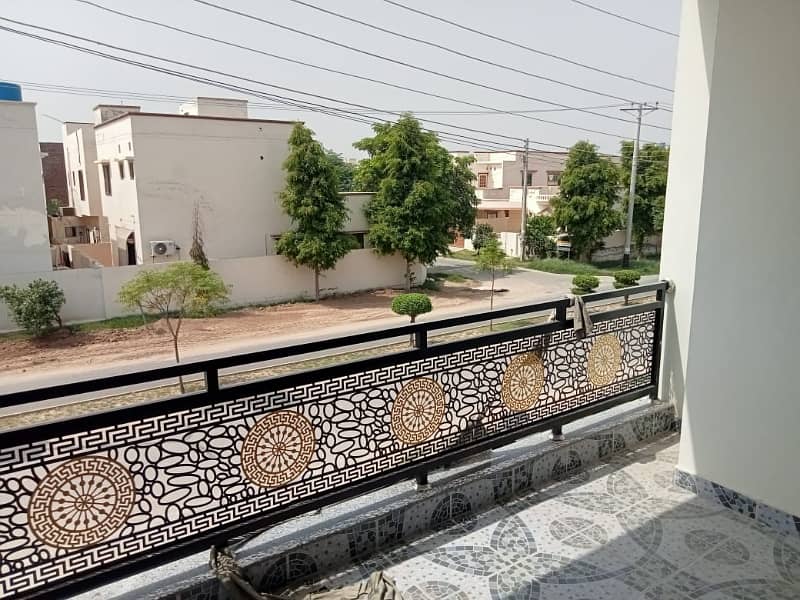 Exquisite 10 Marla Luxury Villa in Buch Villas, Multan 2