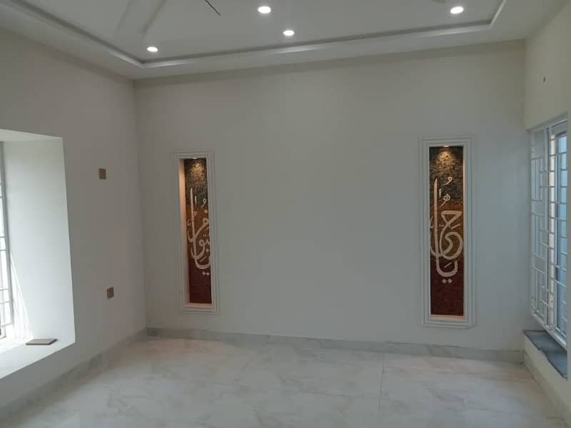 Exquisite 10 Marla Luxury Villa in Buch Villas, Multan 3