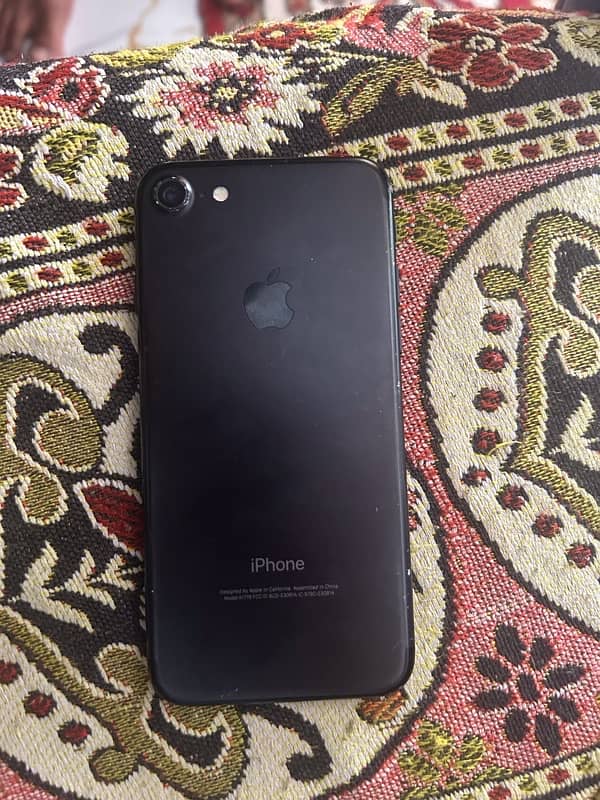 i phone 7 mai apna phone bech rha hu urgent peso ki need hai 1