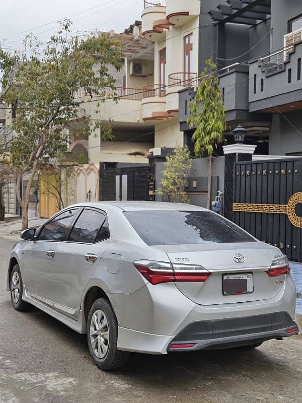 Toyota corolla XLI AUTOMATIC  CONVERT GLI Model 2017 1