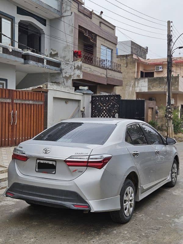 Toyota corolla XLI AUTOMATIC  CONVERT GLI Model 2017 5