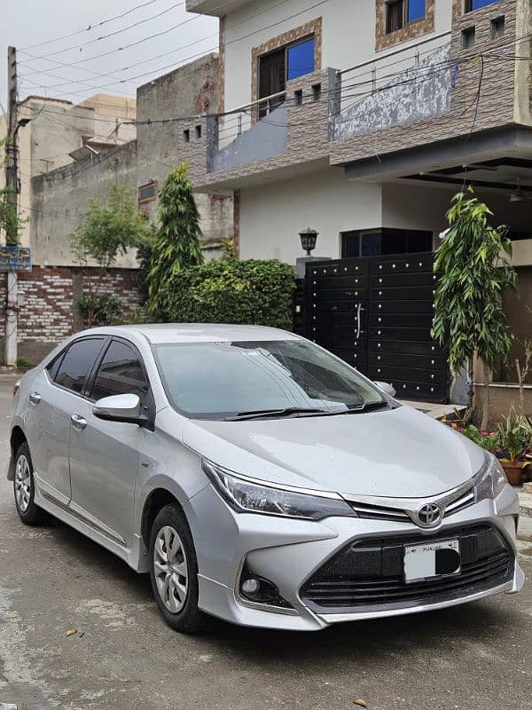 Toyota corolla XLI AUTOMATIC  CONVERT GLI Model 2017 7