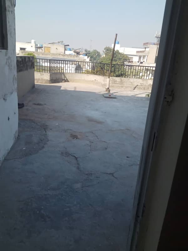 UPPER PORTION FOR RENT IN PRIME LOCATION 8