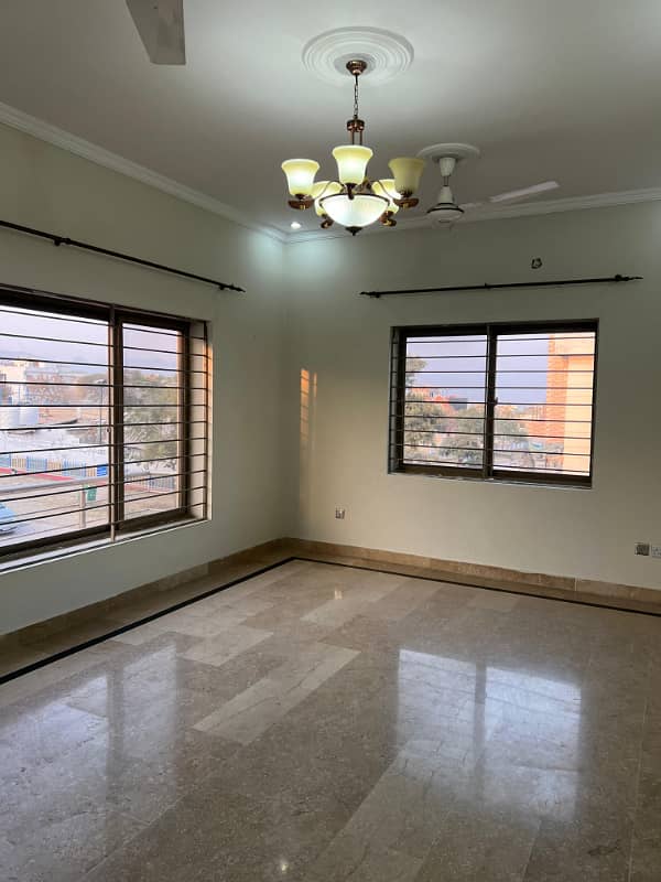 10 Marla upper portion for Rent in G-13/3 2