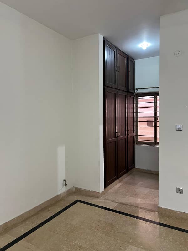 10 Marla upper portion for Rent in G-13/3 4