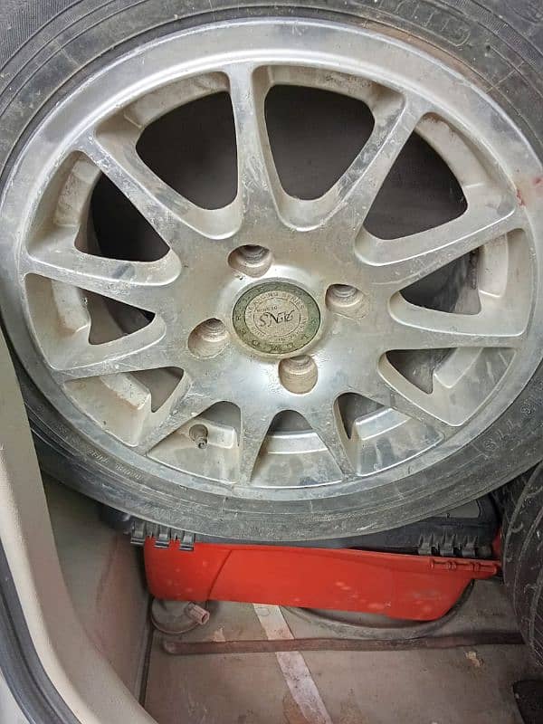 rim with tyer good condition 10/9 165/65/13 0