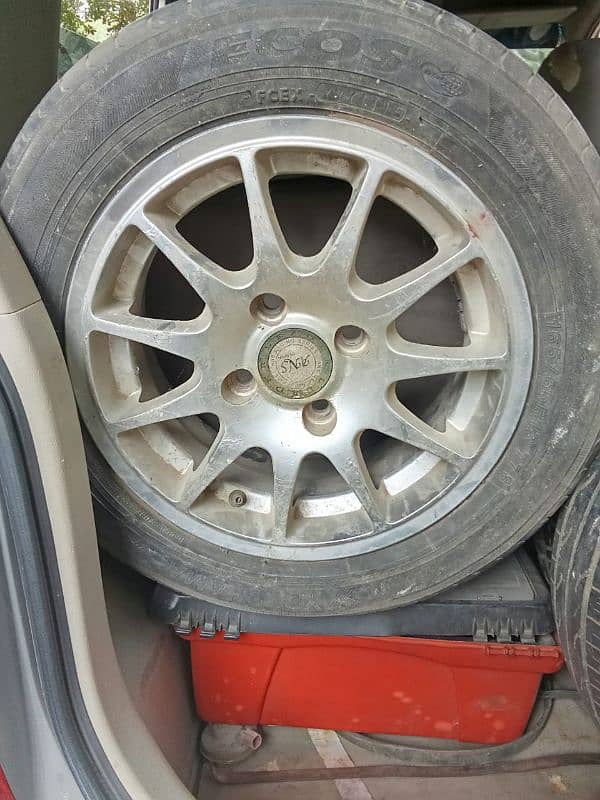 rim with tyer good condition 10/9 165/65/13 1