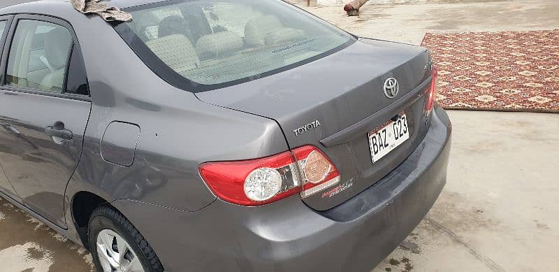 Toyota Corolla GLI 2014 1500cc autometic 4