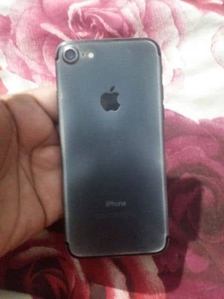 i phone 7  128 gb pta approved 1