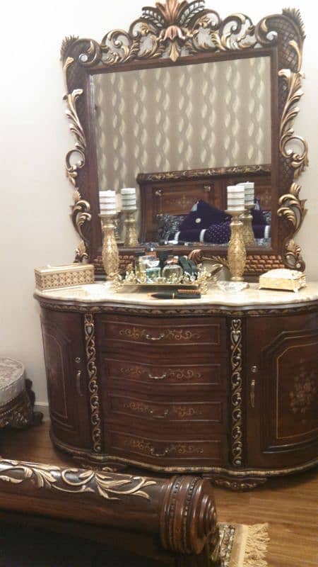 wardrobe and dressing table. 0