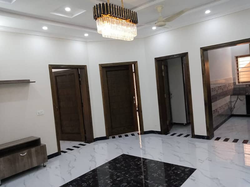 Like Brand New 10 Marla Luxury House Available For Sale in Talha Block Bahria Town Lahore 1