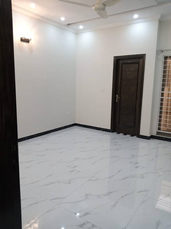 Like Brand New 10 Marla Luxury House Available For Sale in Talha Block Bahria Town Lahore 16