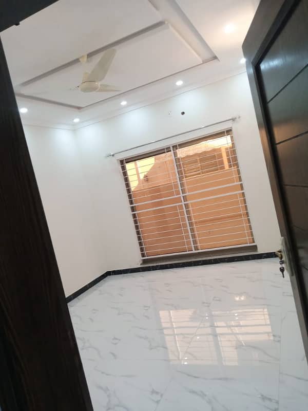 Like Brand New 10 Marla Luxury House Available For Sale in Talha Block Bahria Town Lahore 20