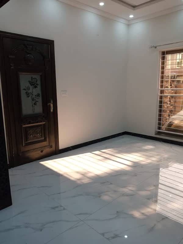 Like Brand New 10 Marla Luxury House Available For Sale in Talha Block Bahria Town Lahore 26