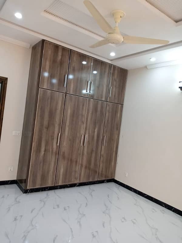 Like Brand New 10 Marla Luxury House Available For Sale in Talha Block Bahria Town Lahore 37