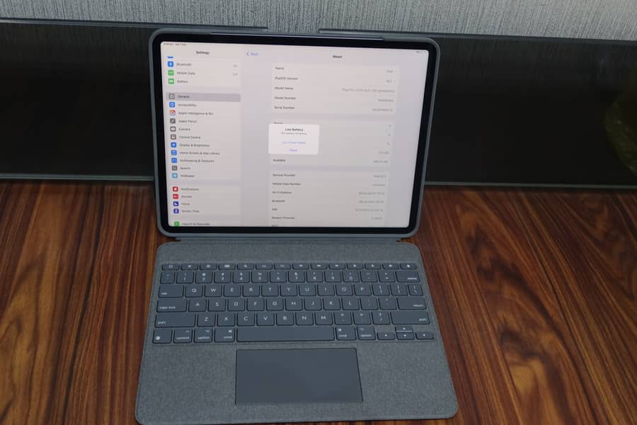 Apple iPad Pro 12.9inch 5th Gen 512GB w/ Keyboard, Brand New Condition 1