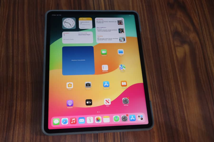 Apple iPad Pro 12.9inch 5th Gen 512GB w/ Keyboard, Brand New Condition 2