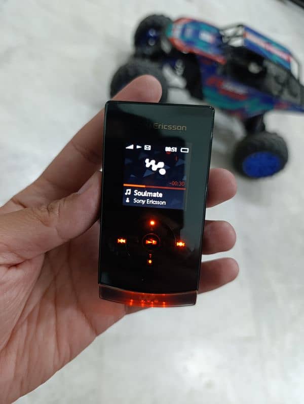 Sony Ericsson W980 0