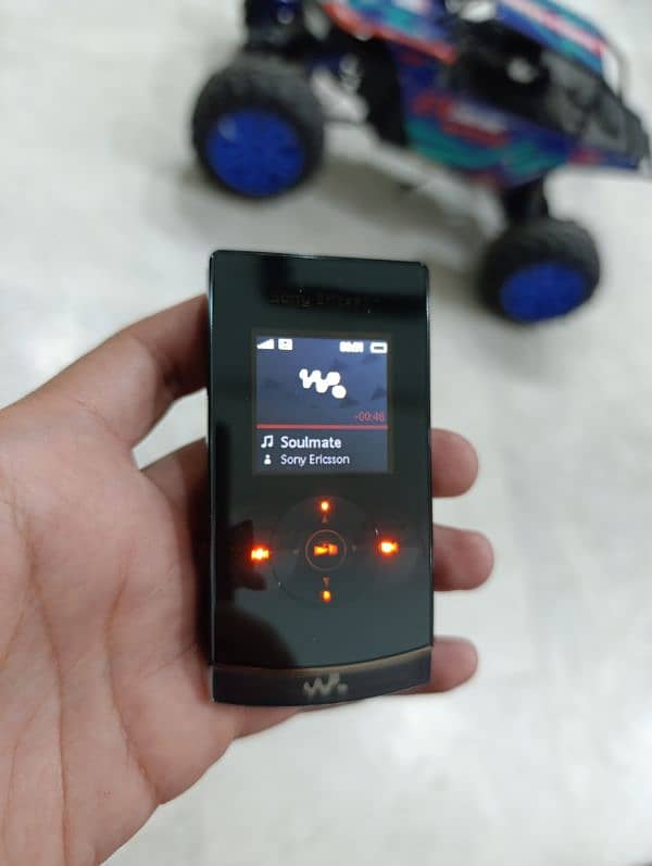 Sony Ericsson W980 1