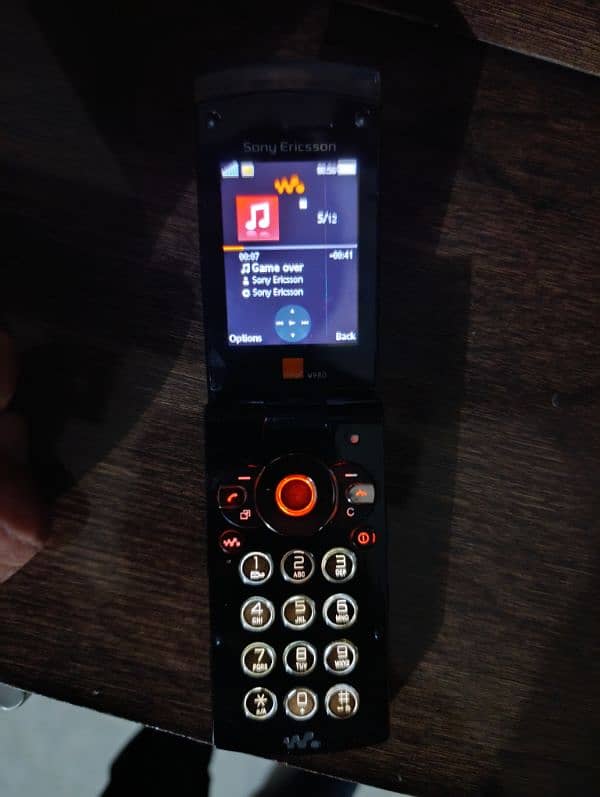 Sony Ericsson W980 5