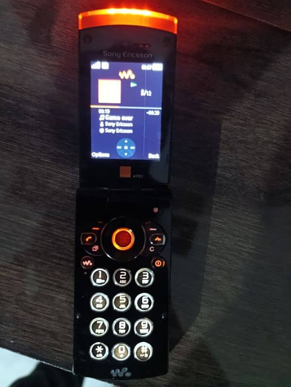 Sony Ericsson W980 8