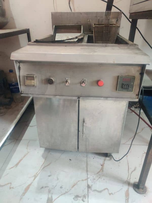 Pizza oven and Fryer 4