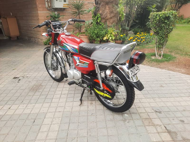 Honda CG 125 | Model 2023 | Honda in Bikes 3