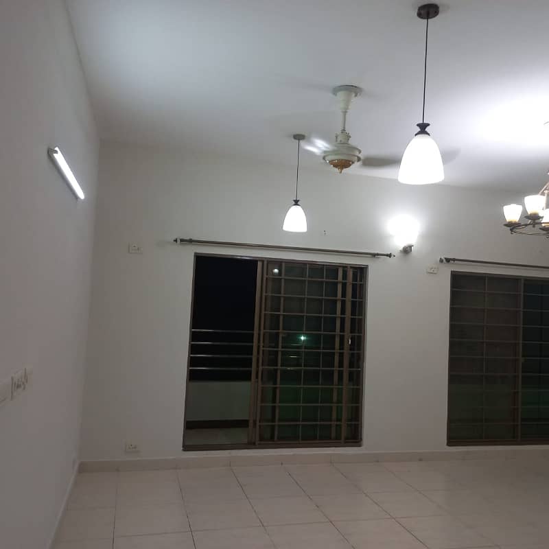 Don't miss out this beautiful apartment (For Rent) 8