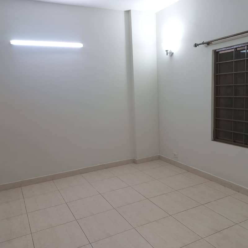 Don't miss out this beautiful apartment (For Rent) 10