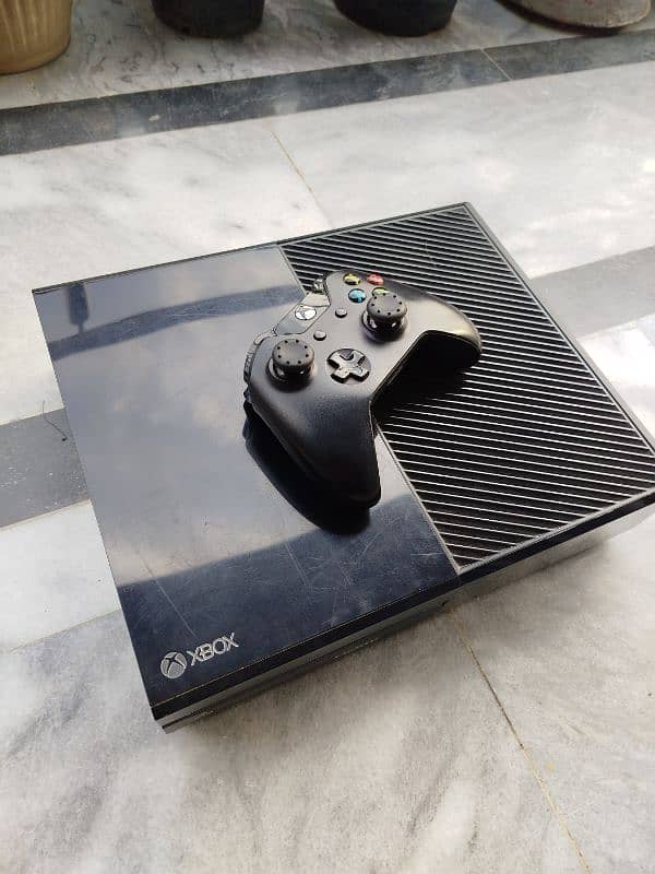 Xbox one 500gb with wireless controller 0