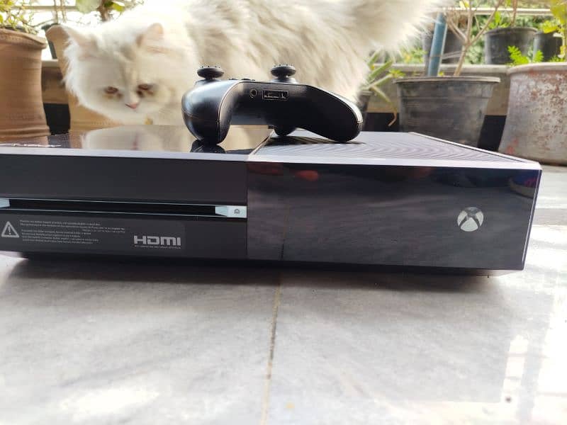 Xbox one 500gb with wireless controller 1