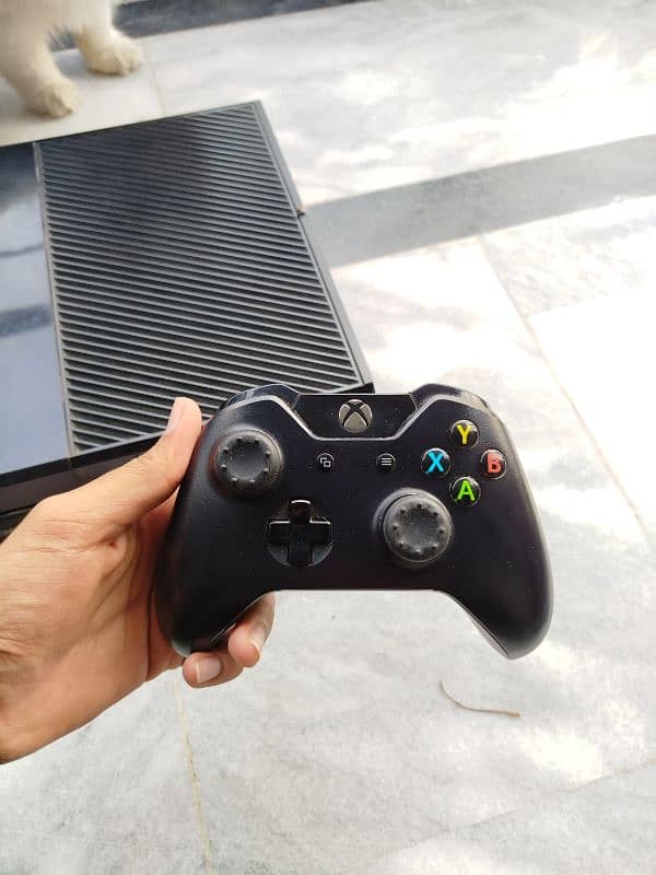 Xbox one 500gb with wireless controller 4