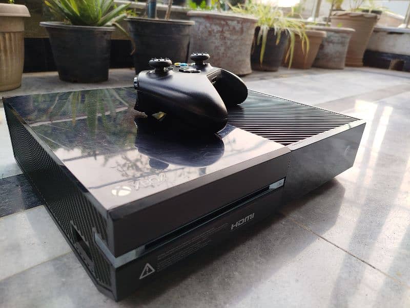 Xbox one 500gb with wireless controller 10