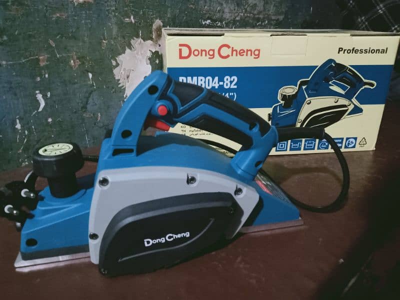 Dong Cheng DMB04-82 Wood Planner (Randda) - 3. ¼ Inches (82 mm) - 500W 0