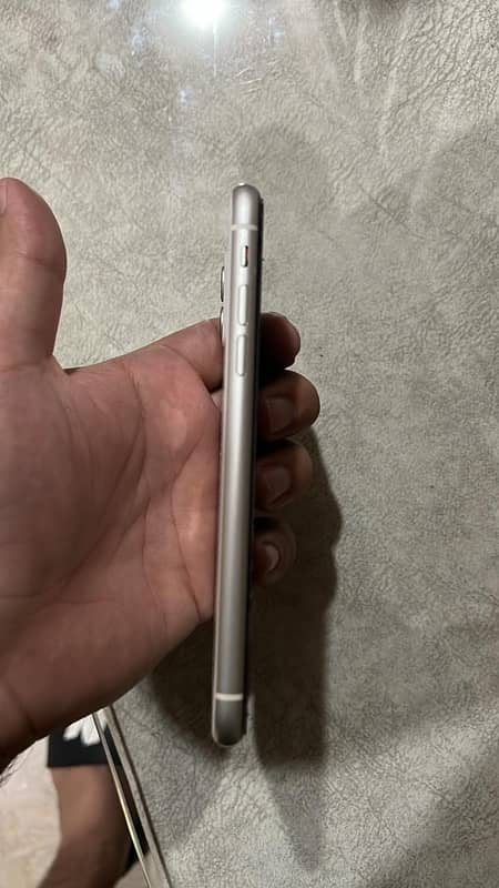 iphone 11 128GB - PTA approved white 1