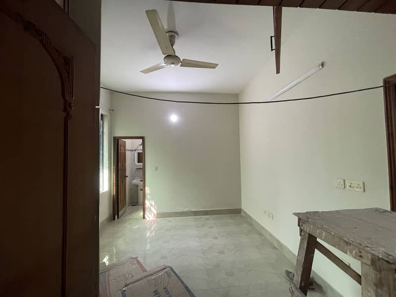 10 Marla Lower Portion Rent Near To Main Road Prime Location 8